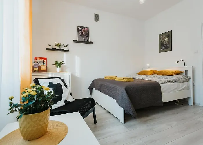 Charming Apt Old Town & Jewish District, Quiet Neighborhood